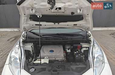 Хэтчбек Nissan Leaf 2014 в 