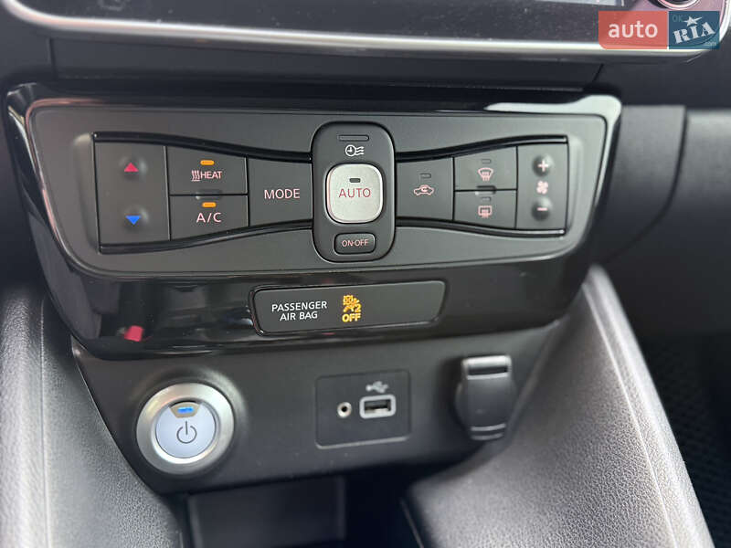 Хетчбек Nissan Leaf 2019 в Одесі