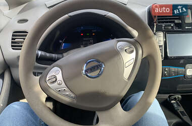 Хэтчбек Nissan Leaf 2012 в 