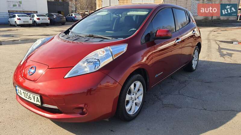 Хетчбек Nissan Leaf 2013 в 