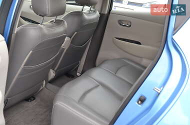 Хэтчбек Nissan Leaf 2013 в 