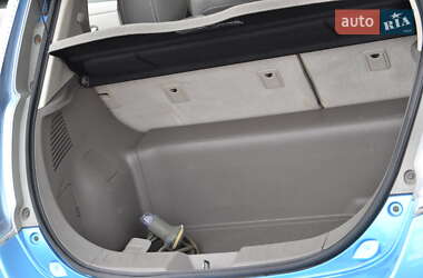 Хэтчбек Nissan Leaf 2013 в 
