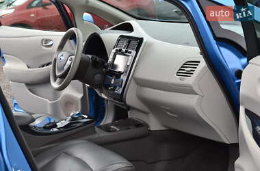 Хэтчбек Nissan Leaf 2013 в 
