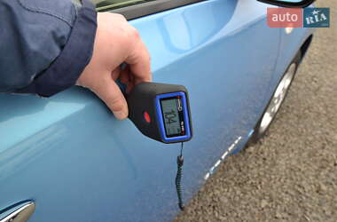 Хэтчбек Nissan Leaf 2013 в 