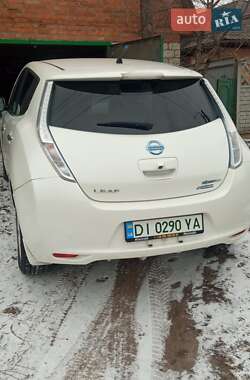 Хэтчбек Nissan Leaf 2013 в 