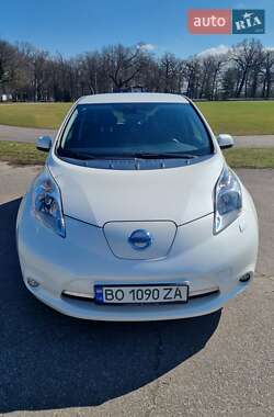 Хетчбек Nissan Leaf 2014 в 