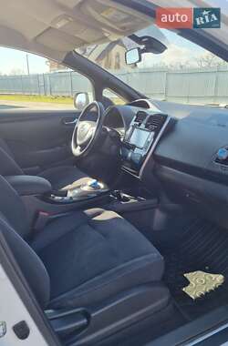 Хетчбек Nissan Leaf 2014 в 