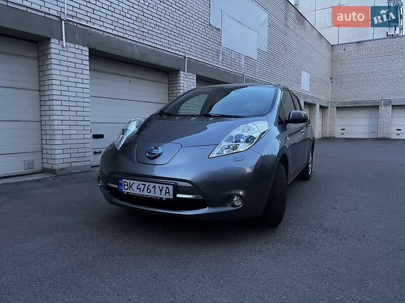 Хэтчбек Nissan Leaf 2015 в Ровно