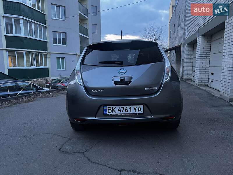 Хэтчбек Nissan Leaf 2015 в Ровно