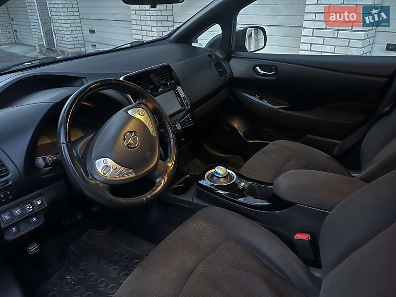 Хэтчбек Nissan Leaf 2015 в Ровно