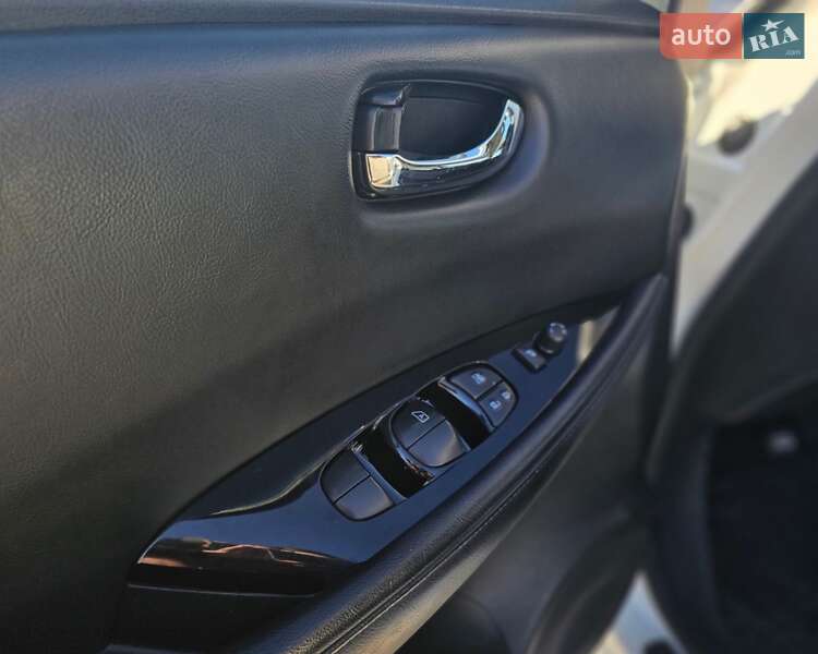 Хетчбек Nissan Leaf 2019 в Глибокій