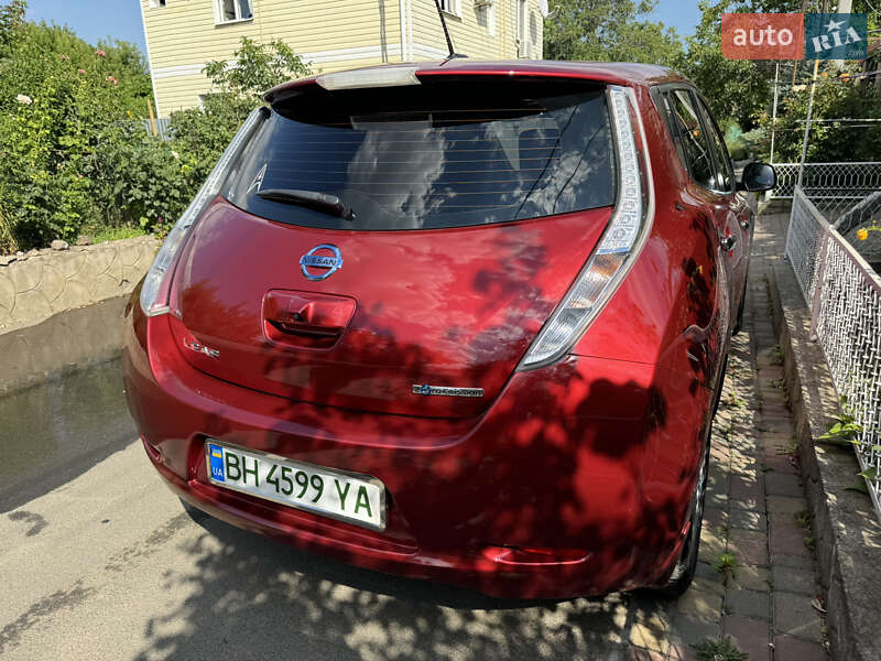 Хетчбек Nissan Leaf 2015 в Одесі