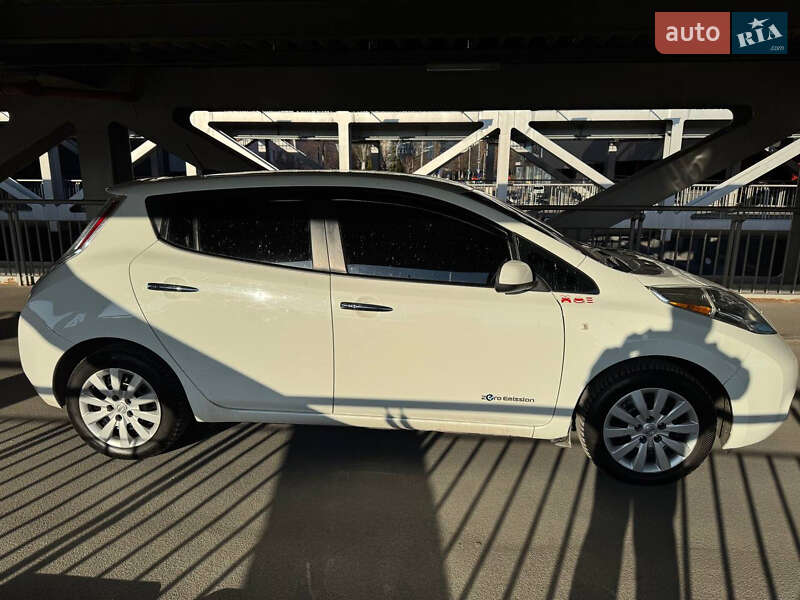 Хэтчбек Nissan Leaf 2016 в Киеве