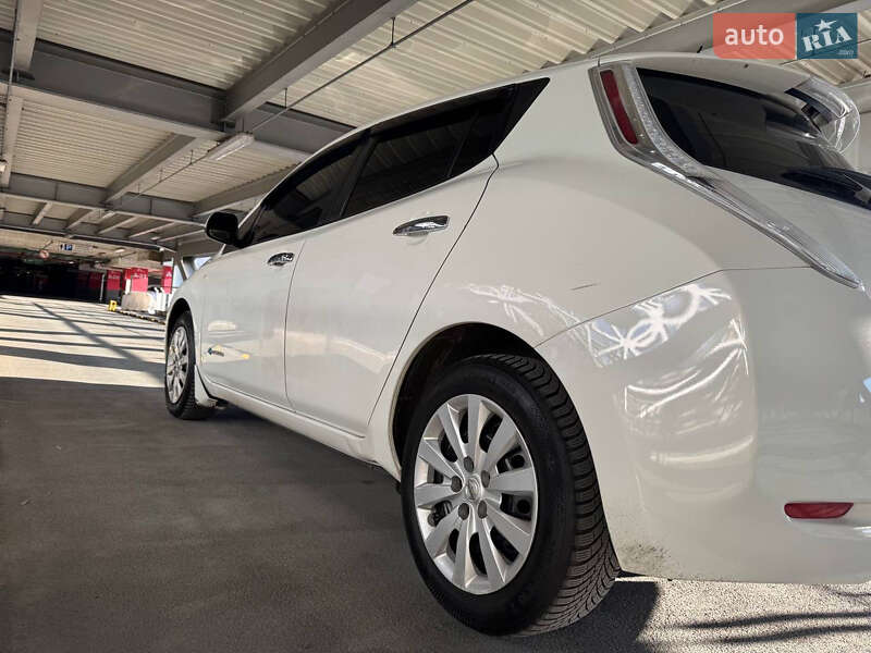 Хэтчбек Nissan Leaf 2016 в Киеве