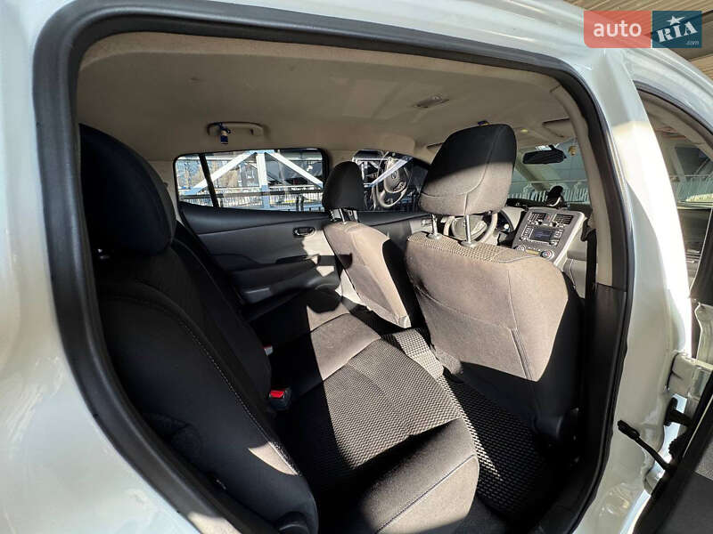 Хэтчбек Nissan Leaf 2016 в Киеве