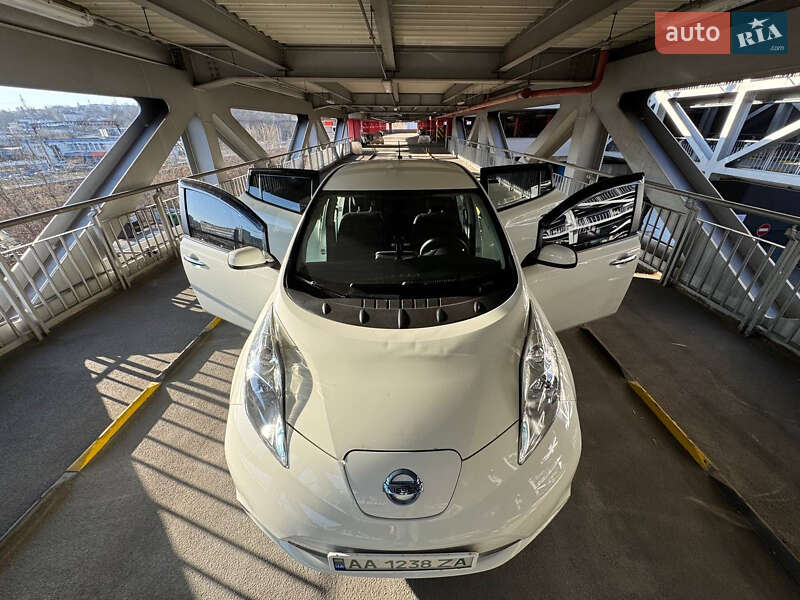 Хэтчбек Nissan Leaf 2016 в Киеве