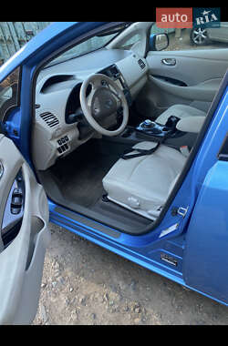 Хэтчбек Nissan Leaf 2012 в 