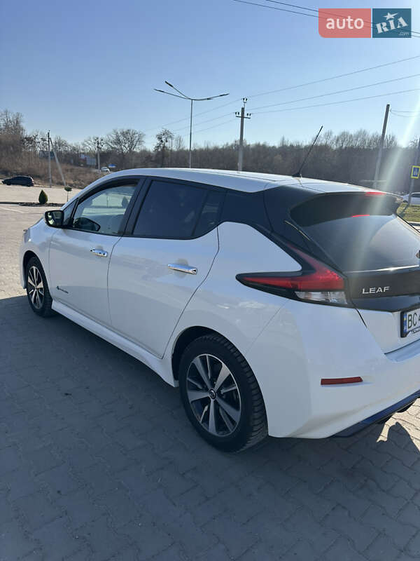 Хэтчбек Nissan Leaf 2018 в Львове
