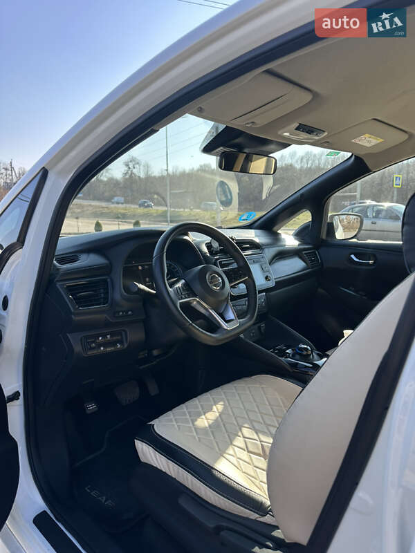 Хэтчбек Nissan Leaf 2018 в Львове