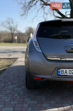 Хэтчбек Nissan Leaf 2013 в 