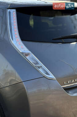 Хэтчбек Nissan Leaf 2013 в 