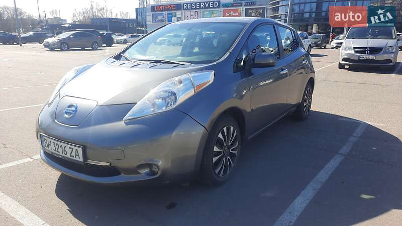 Хэтчбек Nissan Leaf 2016 в 