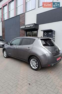 Хэтчбек Nissan Leaf 2015 в 