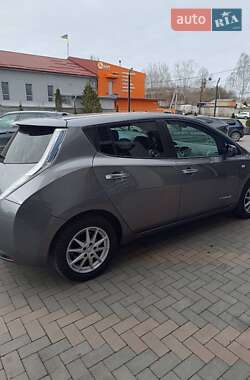 Хэтчбек Nissan Leaf 2015 в 
