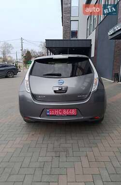 Хэтчбек Nissan Leaf 2015 в 
