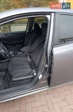 Хэтчбек Nissan Leaf 2015 в 