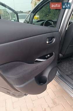 Хэтчбек Nissan Leaf 2015 в 