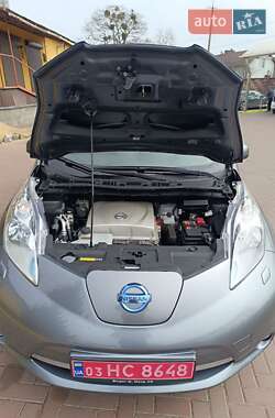Хэтчбек Nissan Leaf 2015 в 