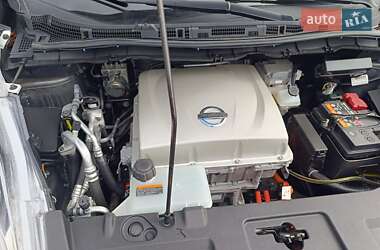 Хэтчбек Nissan Leaf 2015 в 