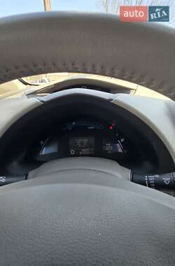 Хетчбек Nissan Leaf 2012 в 