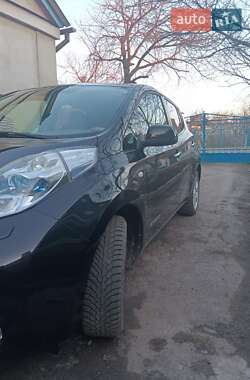 Хэтчбек Nissan Leaf 2012 в 