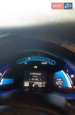 Хэтчбек Nissan Leaf 2012 в 