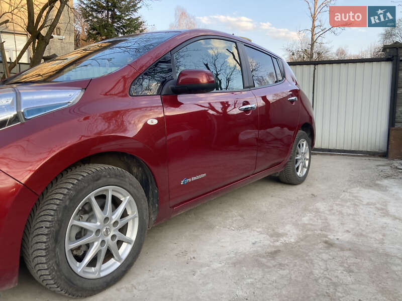 Хэтчбек Nissan Leaf 2014 в Львове
