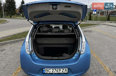 Хэтчбек Nissan Leaf 2012 в 