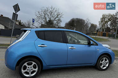 Хэтчбек Nissan Leaf 2012 в 