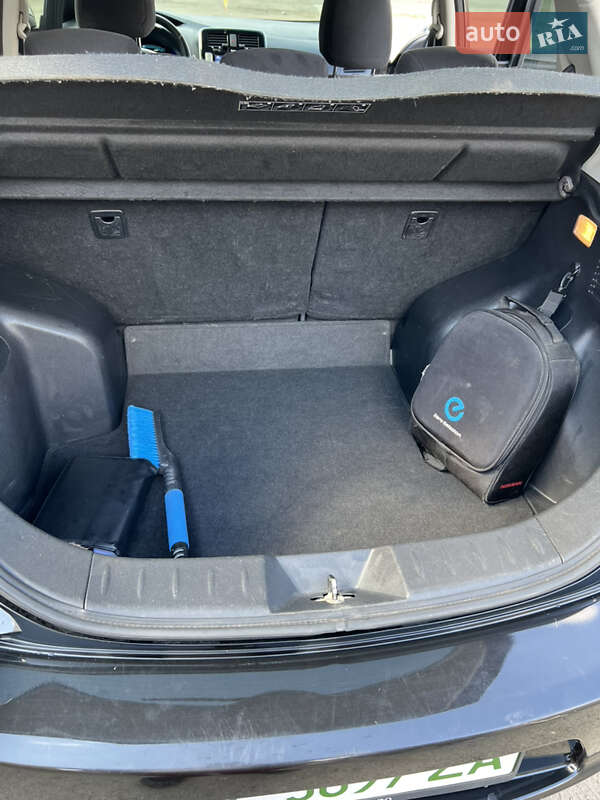 Хэтчбек Nissan Leaf 2013 в Днепре