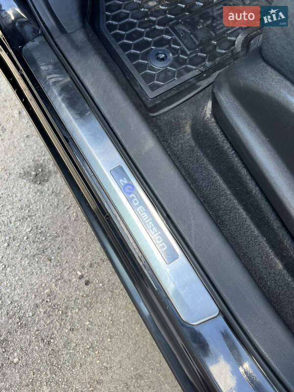 Хэтчбек Nissan Leaf 2013 в Днепре