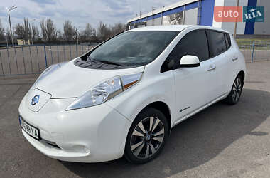 Хетчбек Nissan Leaf 2015 в 