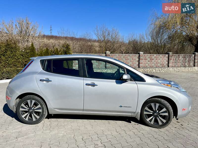 Хетчбек Nissan Leaf 2016 в Волочиську