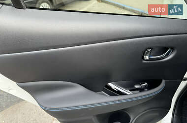 Хэтчбек Nissan Leaf 2022 в 