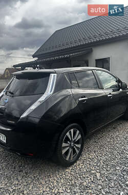 Хетчбек Nissan Leaf 2014 в 