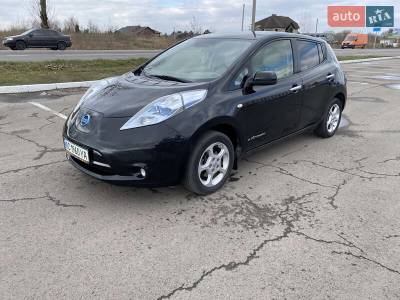 Хэтчбек Nissan Leaf 2012 в 
