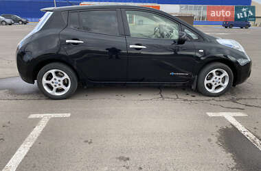 Хэтчбек Nissan Leaf 2012 в 