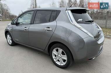 Хэтчбек Nissan Leaf 2015 в 