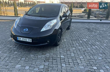 Хэтчбек Nissan Leaf 2016 в 