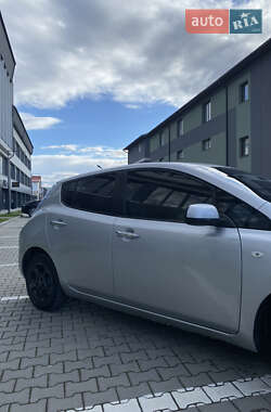 Хетчбек Nissan Leaf 2012 в 